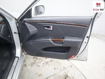 2011 - hyundai grandeur