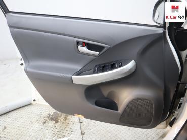 2011 - toyota prius