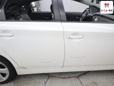 2011 - toyota prius