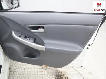 2011 - toyota prius