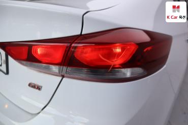 2017 - hyundai avante