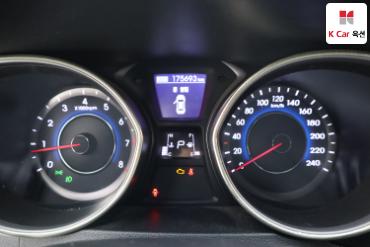 2012 - hyundai avante