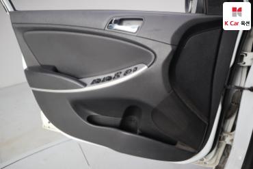 2015 - hyundai accent