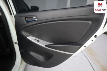 2015 - hyundai accent