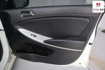 2015 - hyundai accent