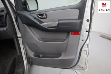 2011 - hyundai grand starex