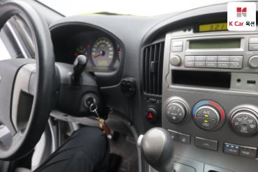 2011 - hyundai grand starex