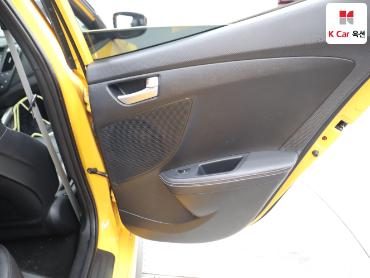 2016 - hyundai veloster