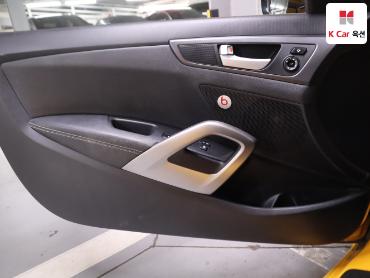 2016 - hyundai veloster