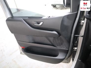 2022 - hyundai staria