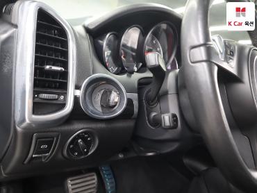 2011 - porsche cayenne