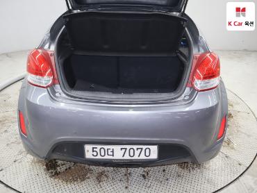 2012 - hyundai veloster