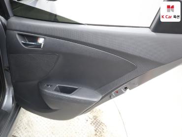 2012 - hyundai veloster