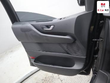 2022 - hyundai staria