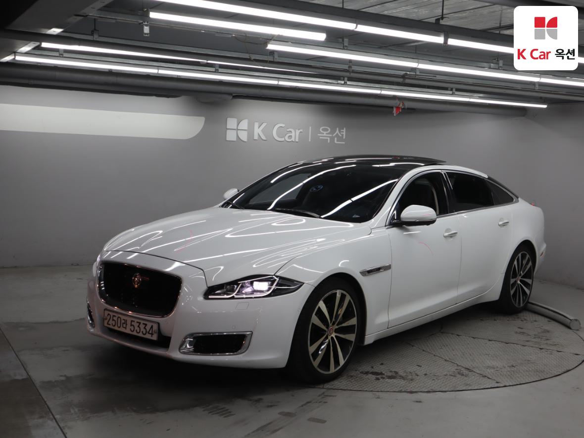 Jaguar XJ
