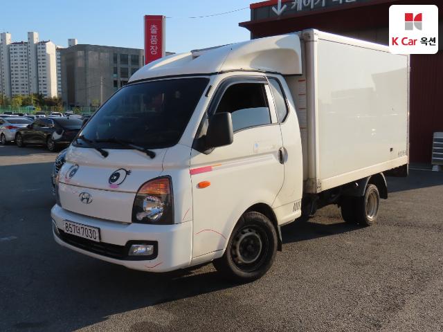 2019 Hyundai Porter Refrigerated Super Long Super Cab ( Twin Comp ) Style